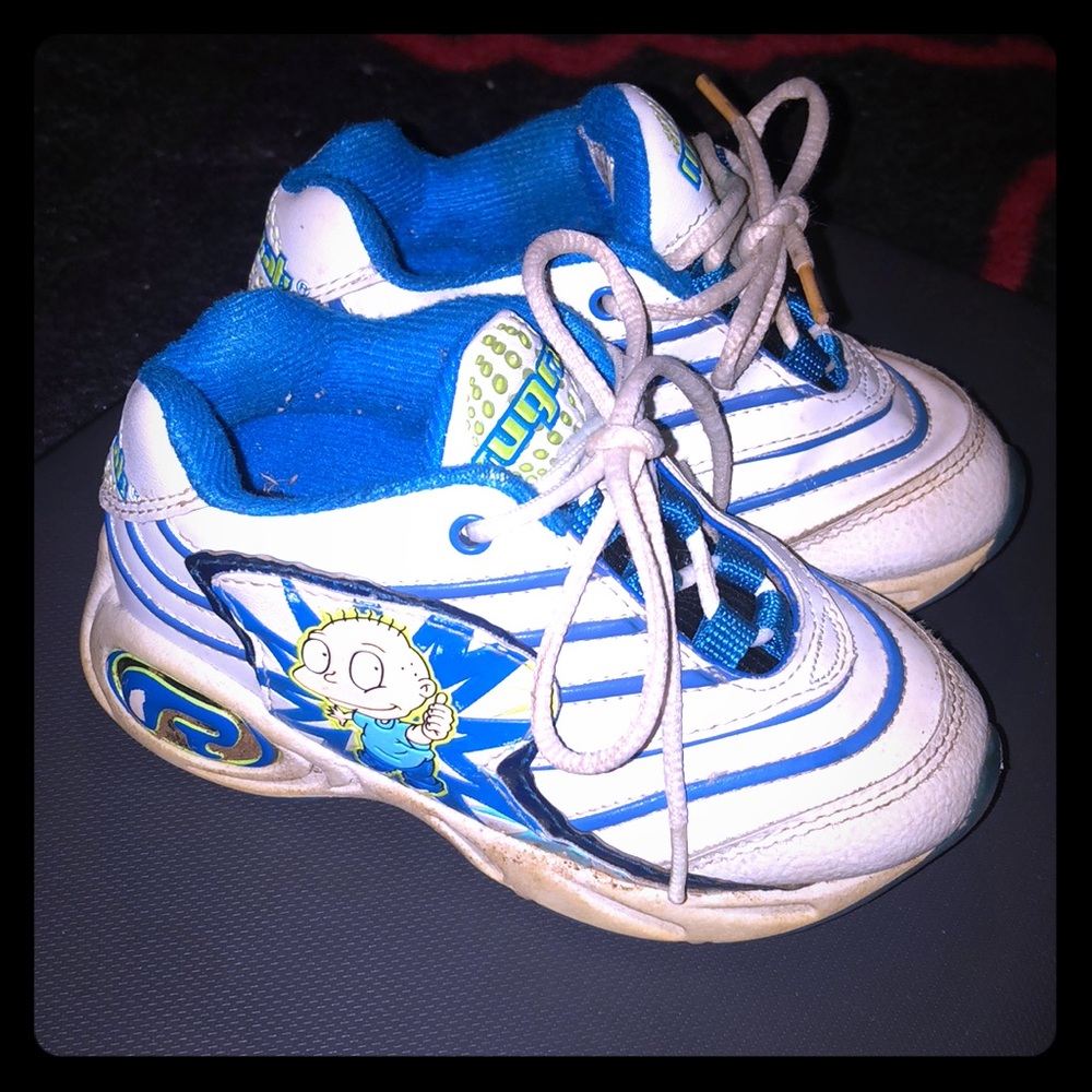 ⭐️Vintage Tommy Pickles sneakers!!